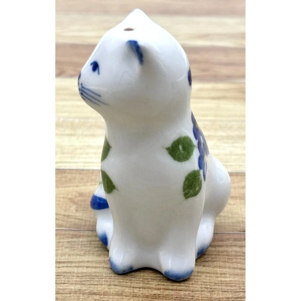 Andrea by Sadek Blue And White Cats Kitties Salt and Pepper Shakers and Tray Set